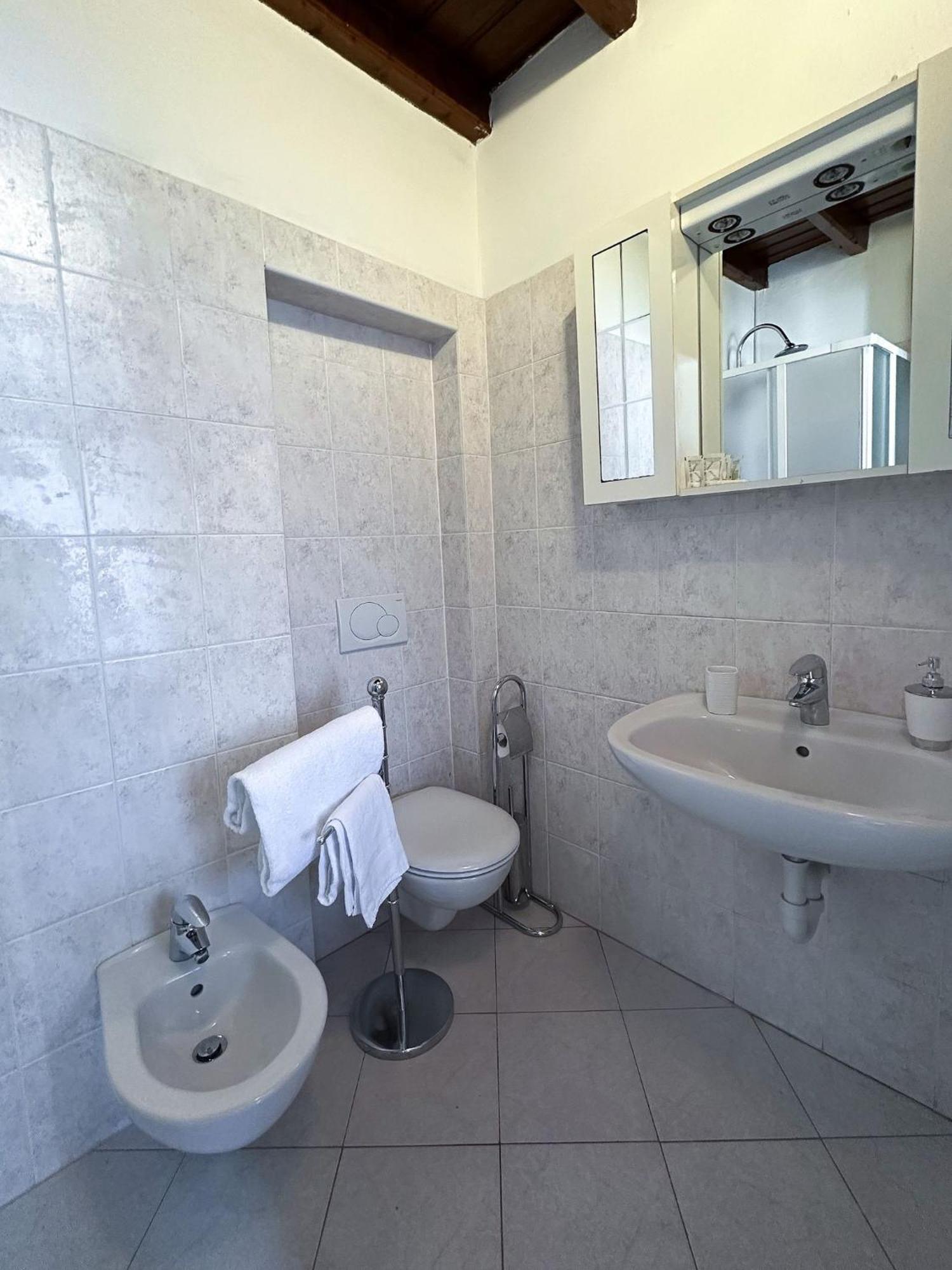 Renzo E Lucia Lake View Apartment Oliveto Lario Exterior photo