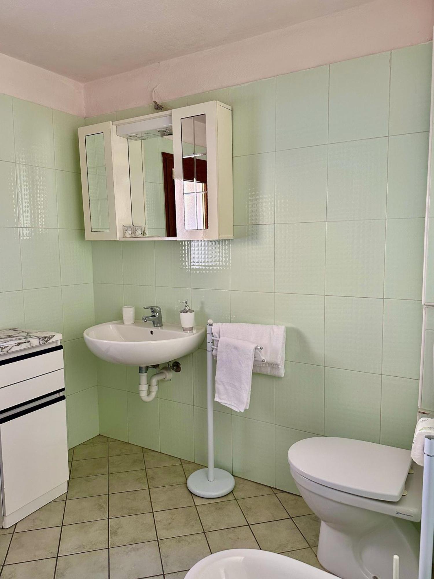Renzo E Lucia Lake View Apartment Oliveto Lario Room photo